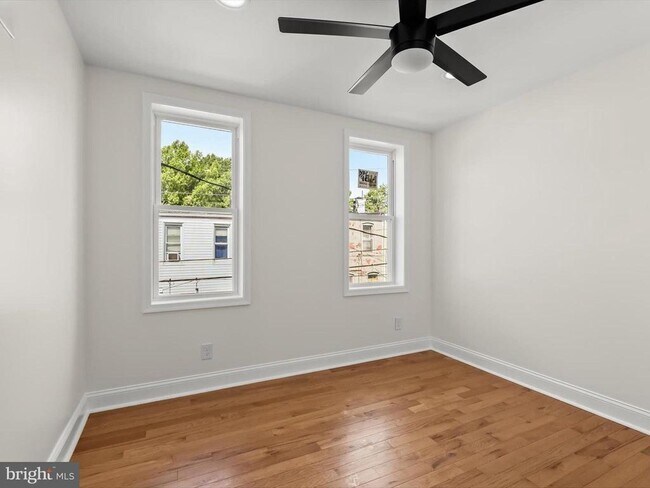 Building Photo - 404 N Robinson St