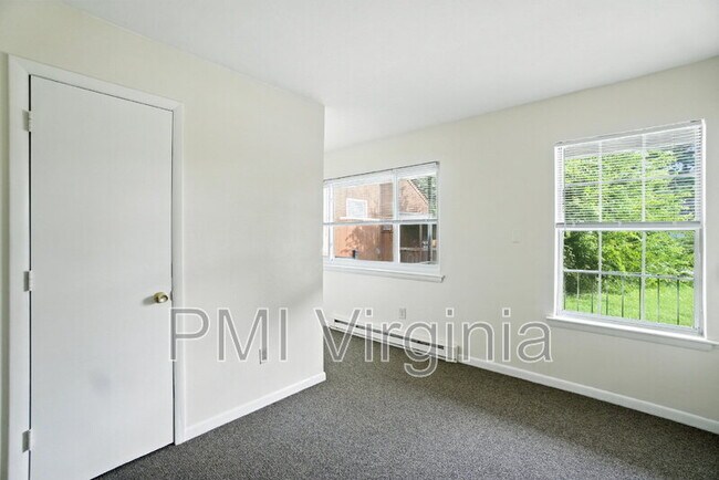 Building Photo - 9563 15th Bay St