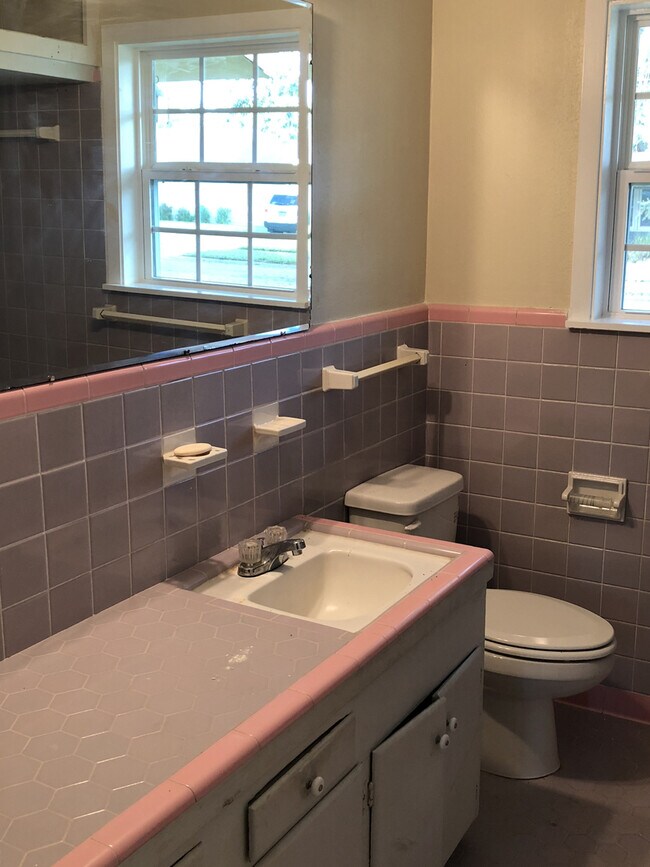 Building Photo - RENTAL LISTING!