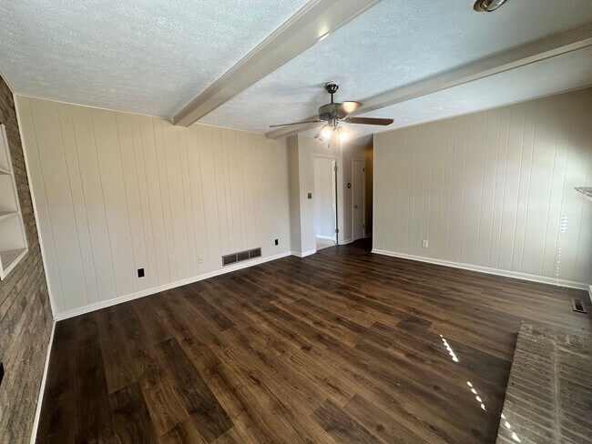 Building Photo - 3BR/3BA Home for Rent in J-town with Two Gar Garage and Large Deck!