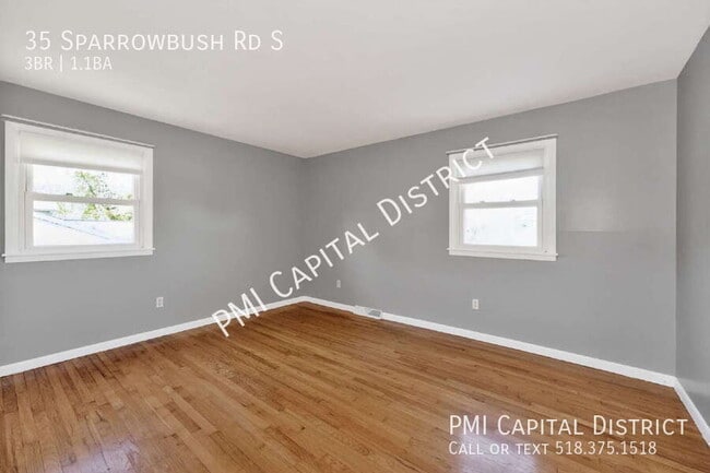 Building Photo - 35 Sparrowbush Rd S