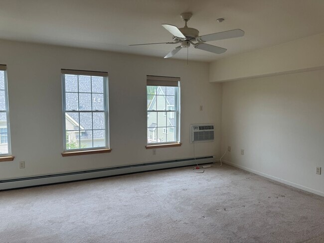 Building Photo - 3 Bedroom Condo in Hanover