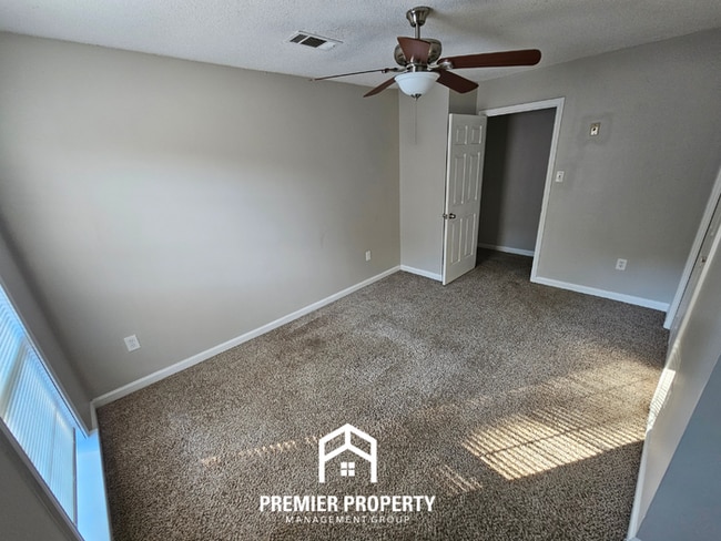 Building Photo - 3006 New London