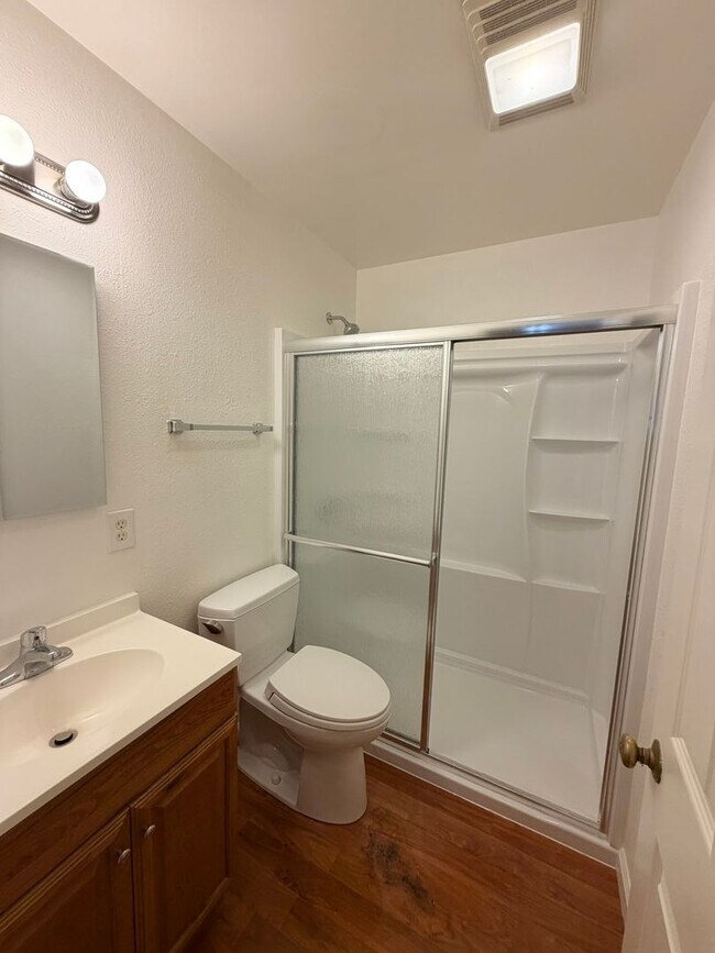 Building Photo - Furnished Studio Apartment in Midtown