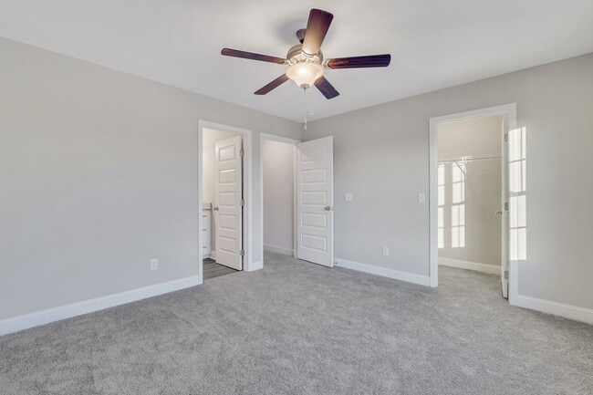 Building Photo - 102 Skye Dr