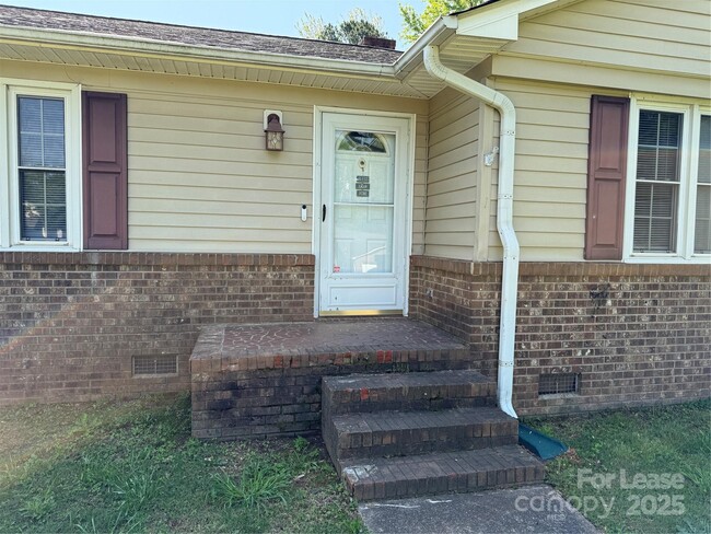 Building Photo - 6820 Rumple Rd