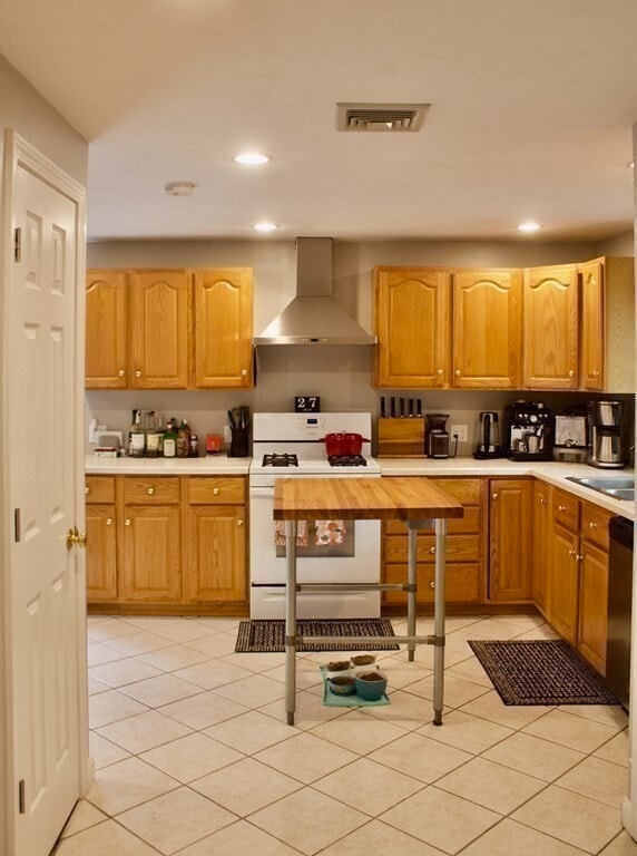 Building Photo - 203 Boston Post Rd