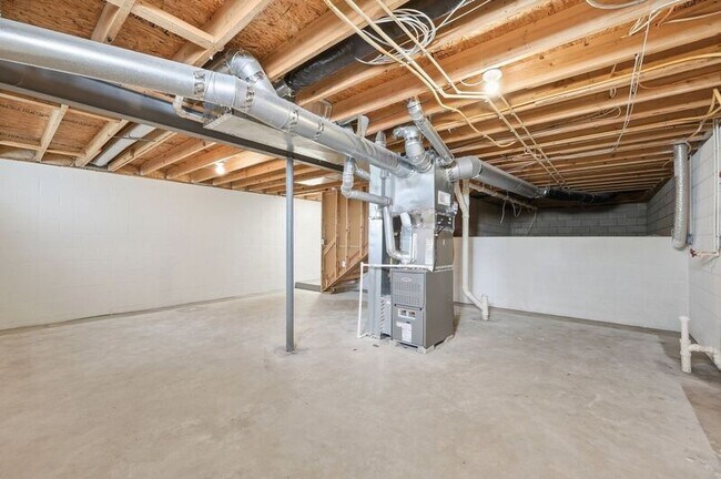 Building Photo - 8245 Crete Ln