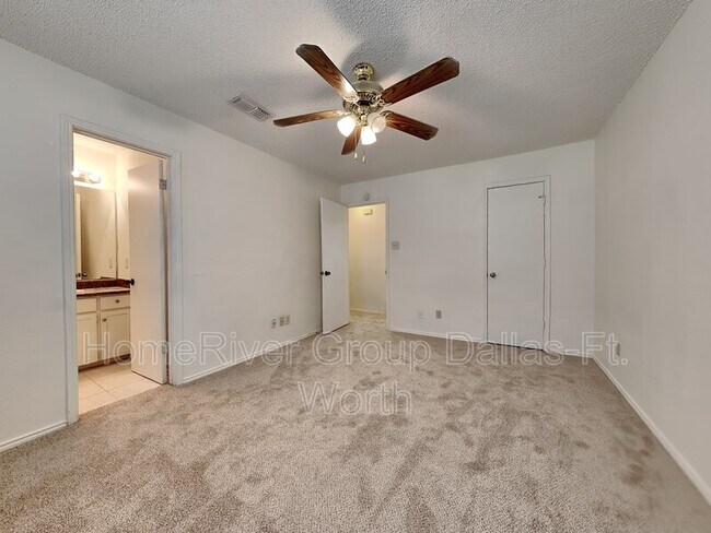 Building Photo - 816 Castleview Dr