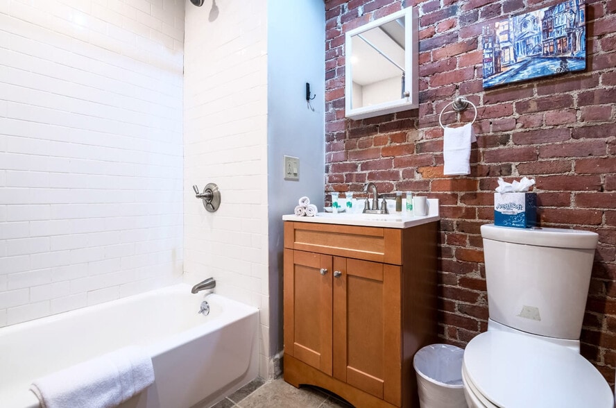 Building Photo - 19 Battery St