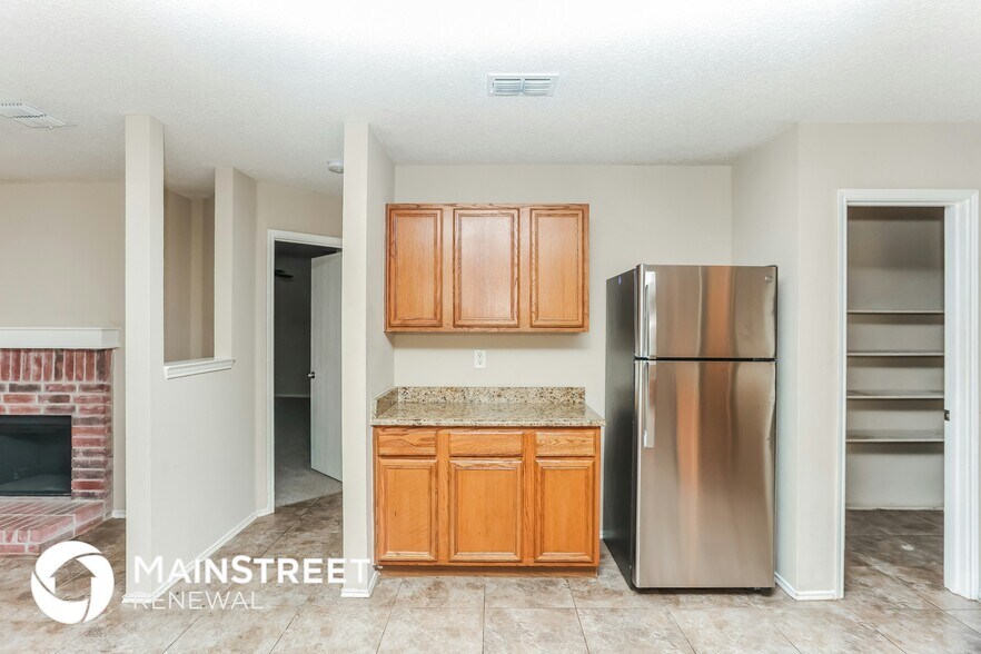 Building Photo - 2721 Meadowlark Dr