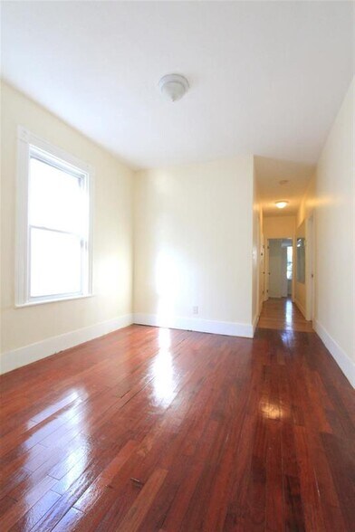 Building Photo - 569 Main St