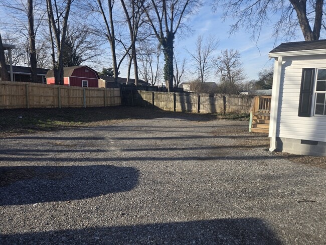 Building Photo - 223 E Park Ave