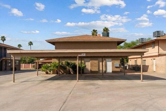 Building Photo - 208 S Doran