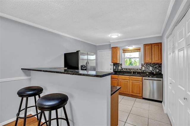 Building Photo - 7705 Meadow Park Dr