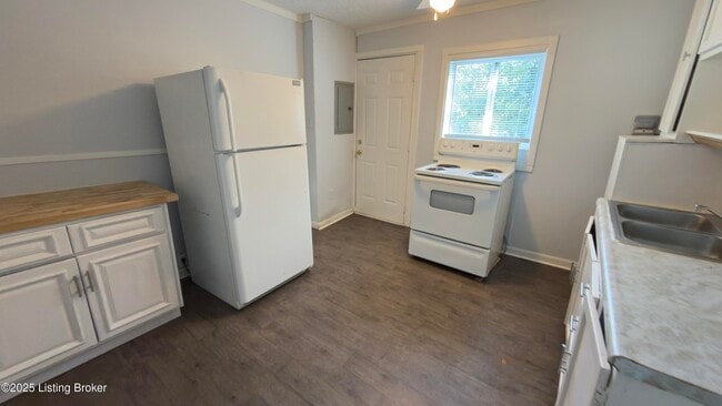 Building Photo - 109 Kenwood Ave