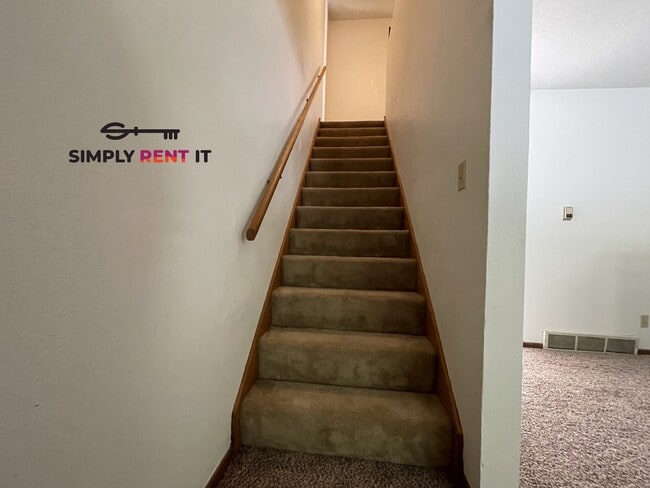 Building Photo - Huge 3 Bedroom Duplex in Ames, Aug 1st