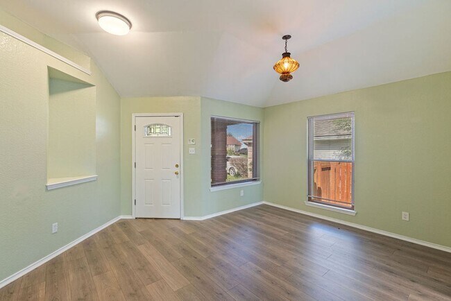 Building Photo - Beautiful 3 bedroom, 2 bathroom home in Southeast Austin!!!