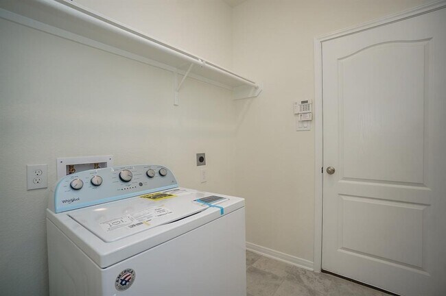 Building Photo - 4615 Sabine Creek Way