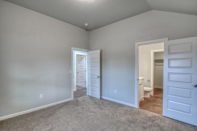 Building Photo - Brand New Construction in Varenna Landing! Storm shelter and lawn care included!