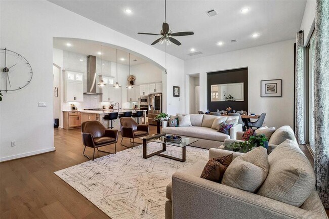 Building Photo - 104 Rainbow Vly Trl