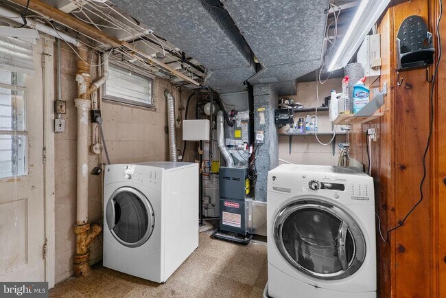 Building Photo - 1541 Doxbury Rd