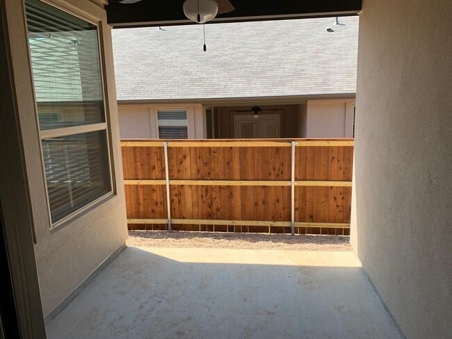 Building Photo - 626 Parkline Dr