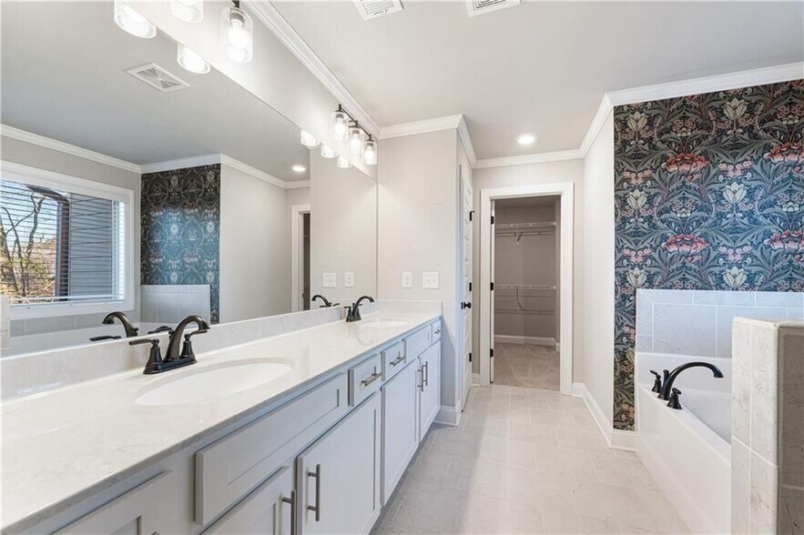 Building Photo - 1647 Jasper Dr