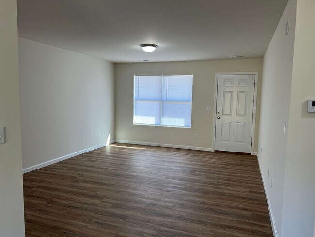 Building Photo - Winter Special (ends January 31, 2025) $300 off first month's rent.