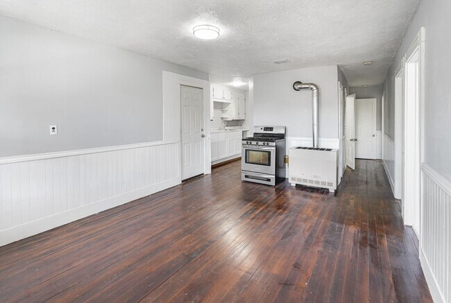 Primary Photo - 107-111 Smith St