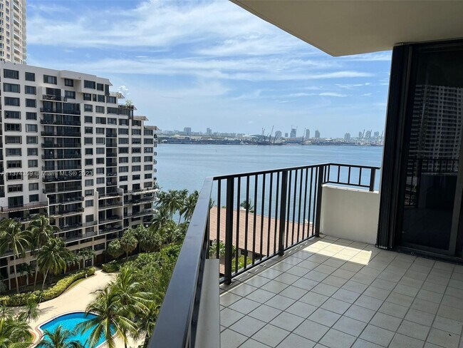 Building Photo - 520 Brickell Key Dr