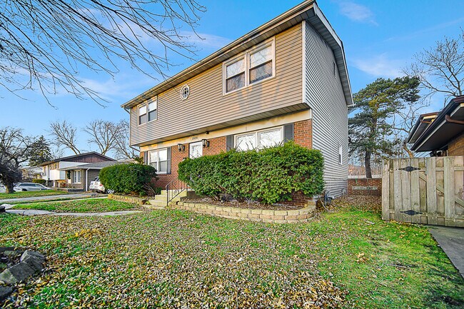 Building Photo - 15231 Waterman Dr