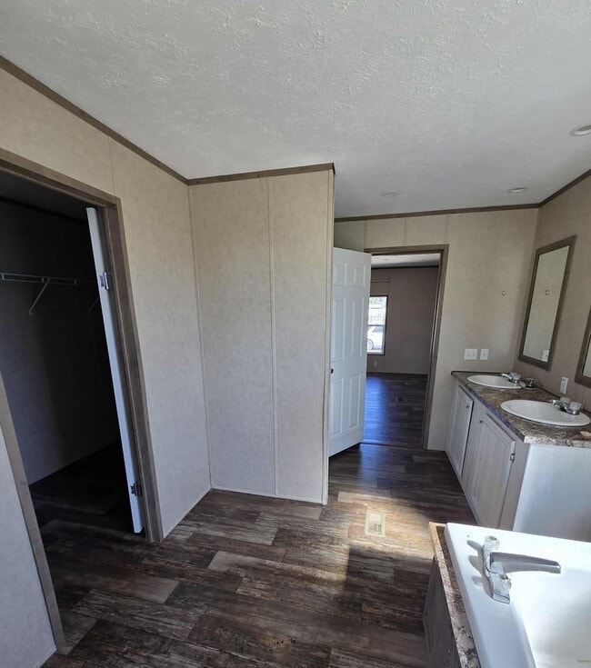 Building Photo - 202 Harvey Rd