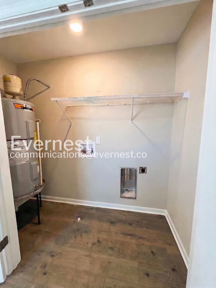 Building Photo - 227 Tara Ct