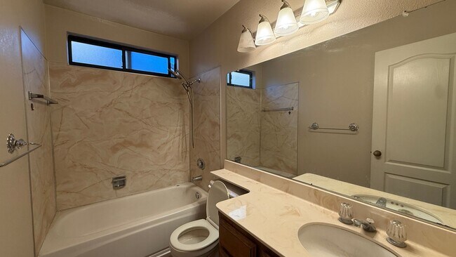 Building Photo - 782 Rachel Dr