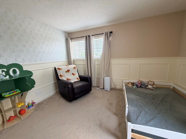 Building Photo - Home For Rent Elkhorn