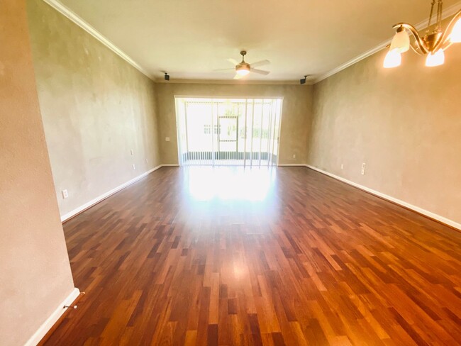 Building Photo - 2 BED / 2.5 BATH Townhome