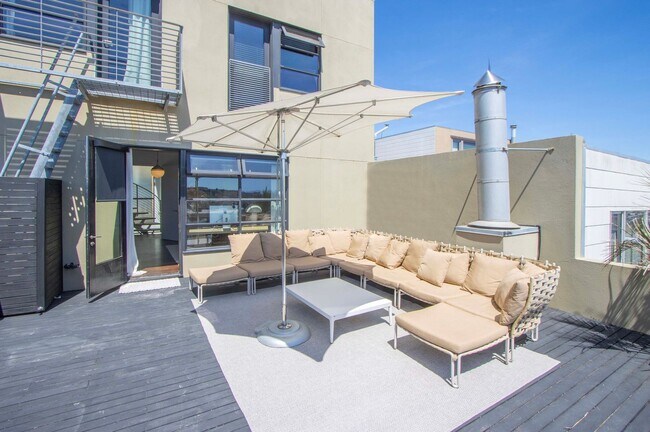 Building Photo - Stunning 4Bed/2.5ba Condo in Pacific Heights