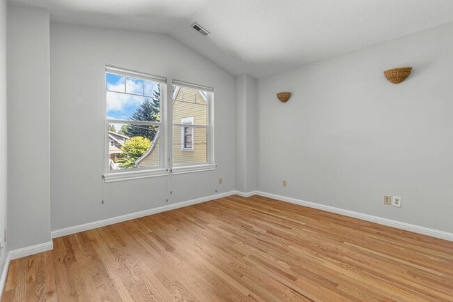 Building Photo - 2529 SE 32nd Ave