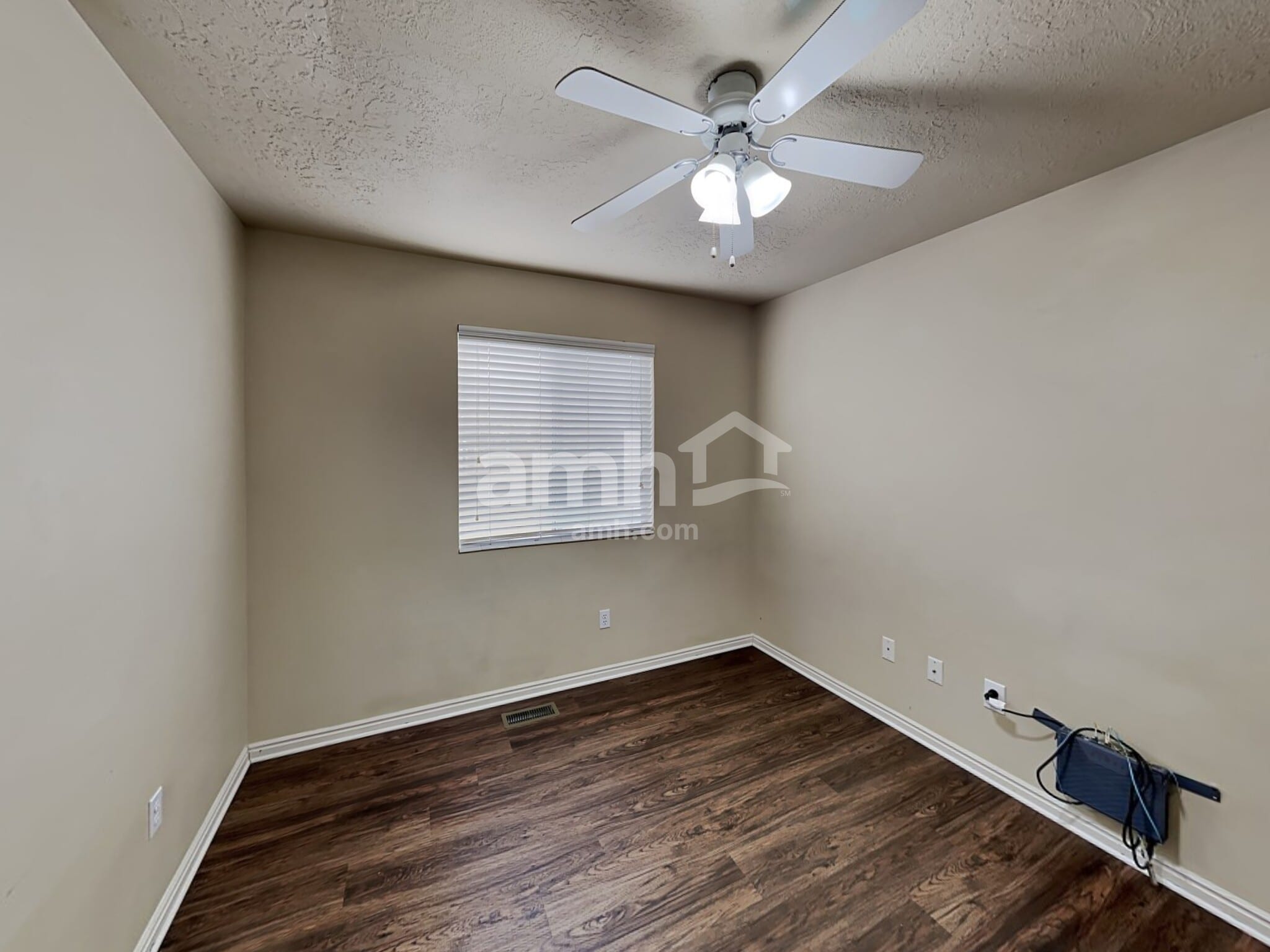 Building Photo - 568 S 925 E