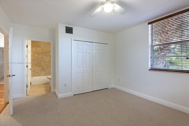 Building Photo - 2913 SW 30th Ct