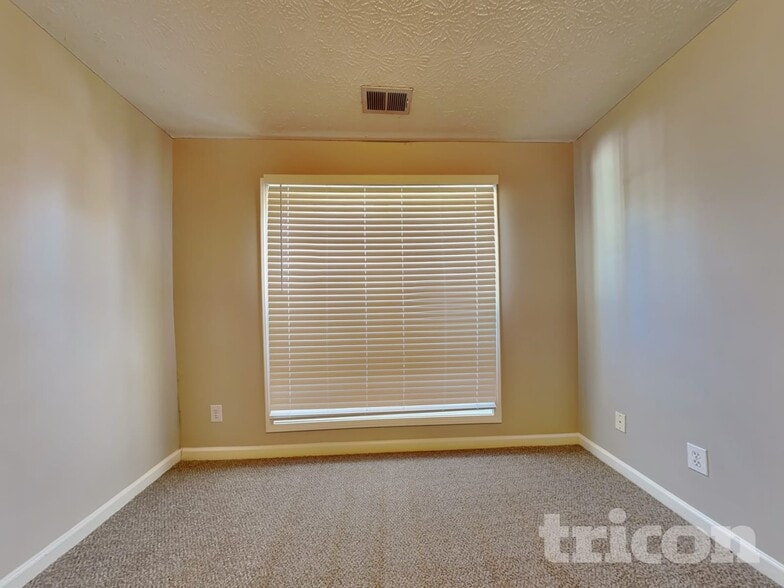 Building Photo - 16 Waterloo Ct