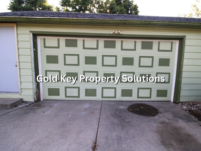 Building Photo - 2 BR 2 BA House with 2-Car Garage and Cent...