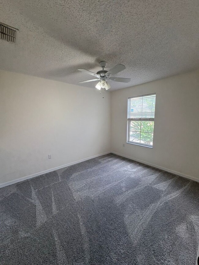 Building Photo - For Rent: 3 Bed / 2.5 Bath Townhome in Ash...