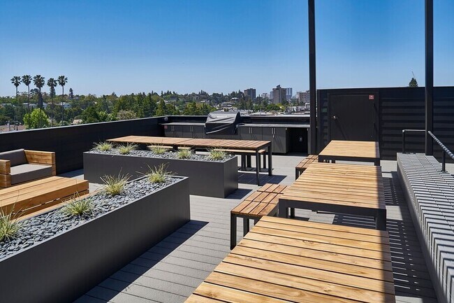 Building Photo - 4435 Piedmont Ave