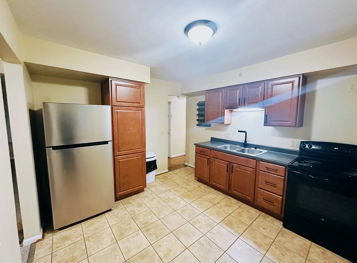 Building Photo - 2375 Van Leunen Dr