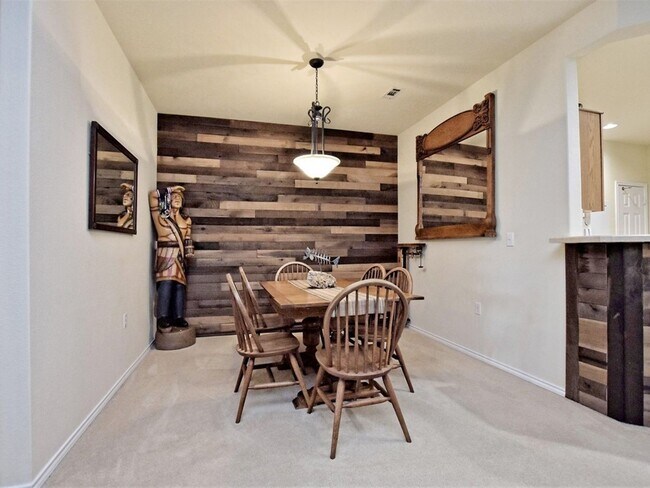 Building Photo - 304 Essex Ln