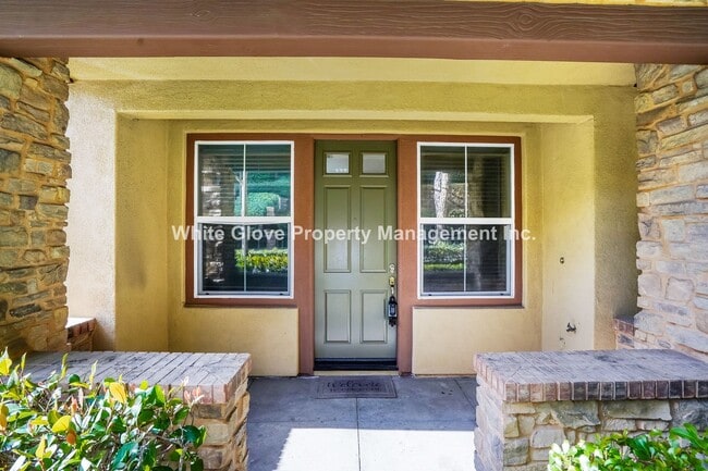 Building Photo - Charming 3-Bedroom Irvine Condo with Attached Garage and Community Amenities