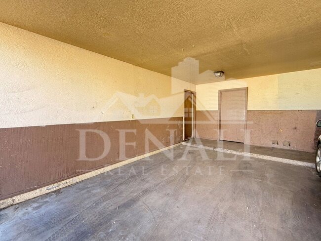 Building Photo - 624 E Marilyn Ave