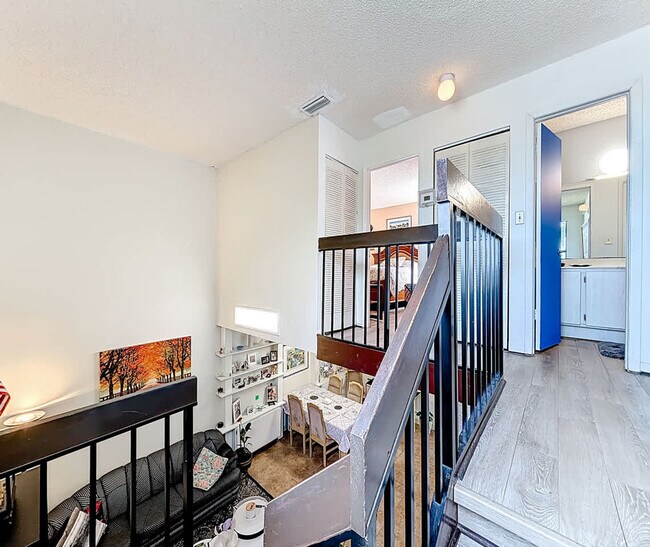 Building Photo - 693 NW 102 Pl